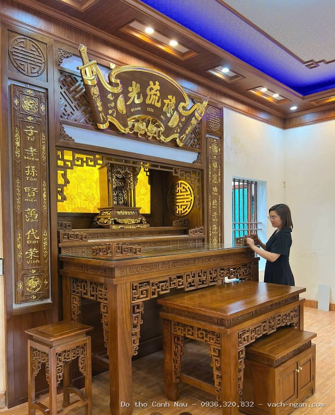 Bàn thờ gỗ sồi chạm sen Phong Lưu